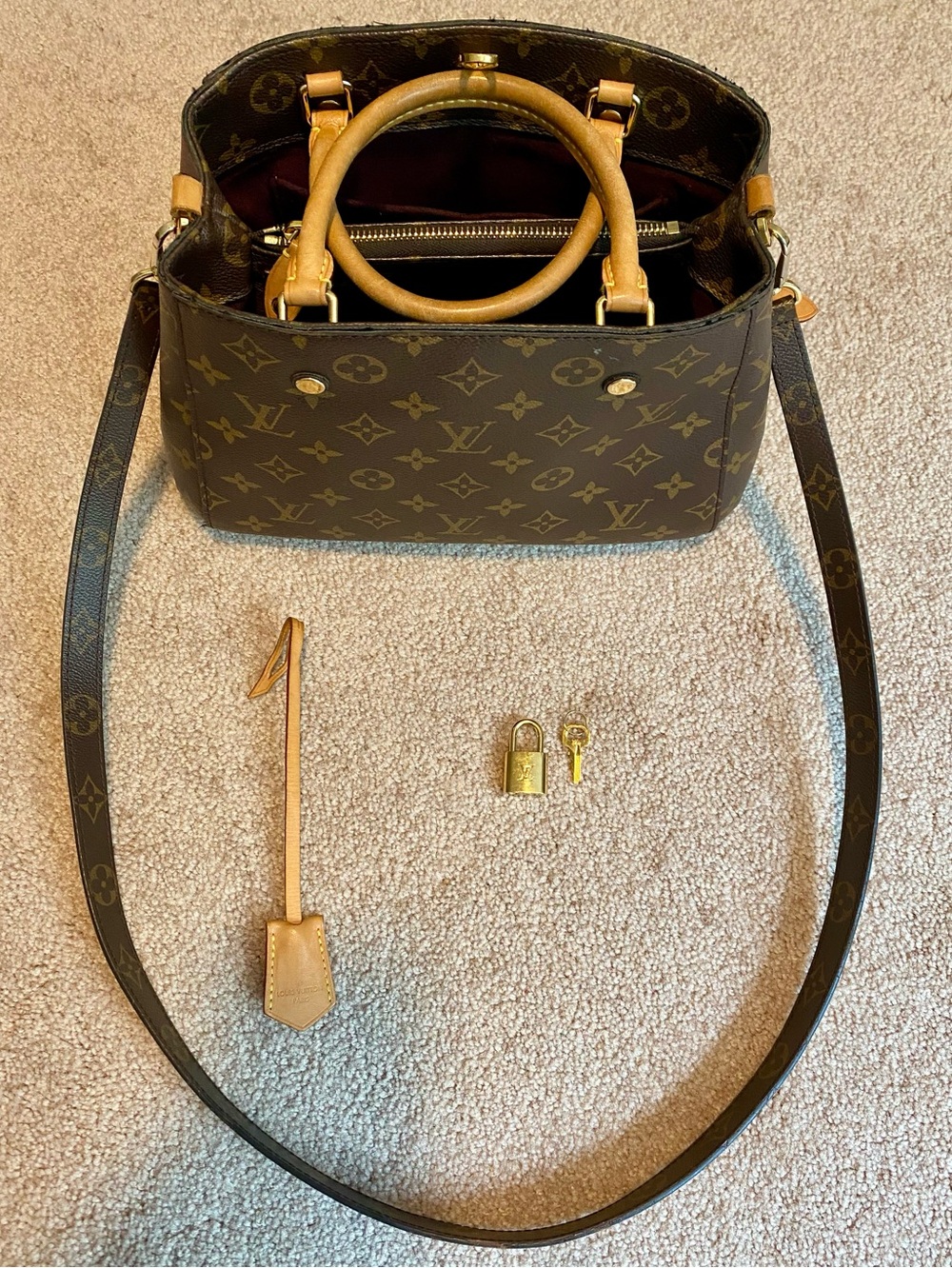 Louis Vuitton | Monogram Montaigne MM Handbag w LV Strap, Lock & Key & Dust Bag - Picture 5 of 16